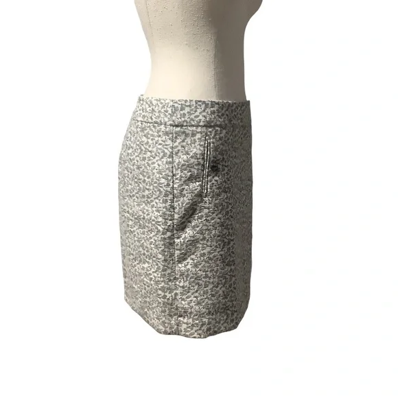 ANN TAYLOR LOFT Tapestry Short Skirt - Size 4P - Picture 5 of 12